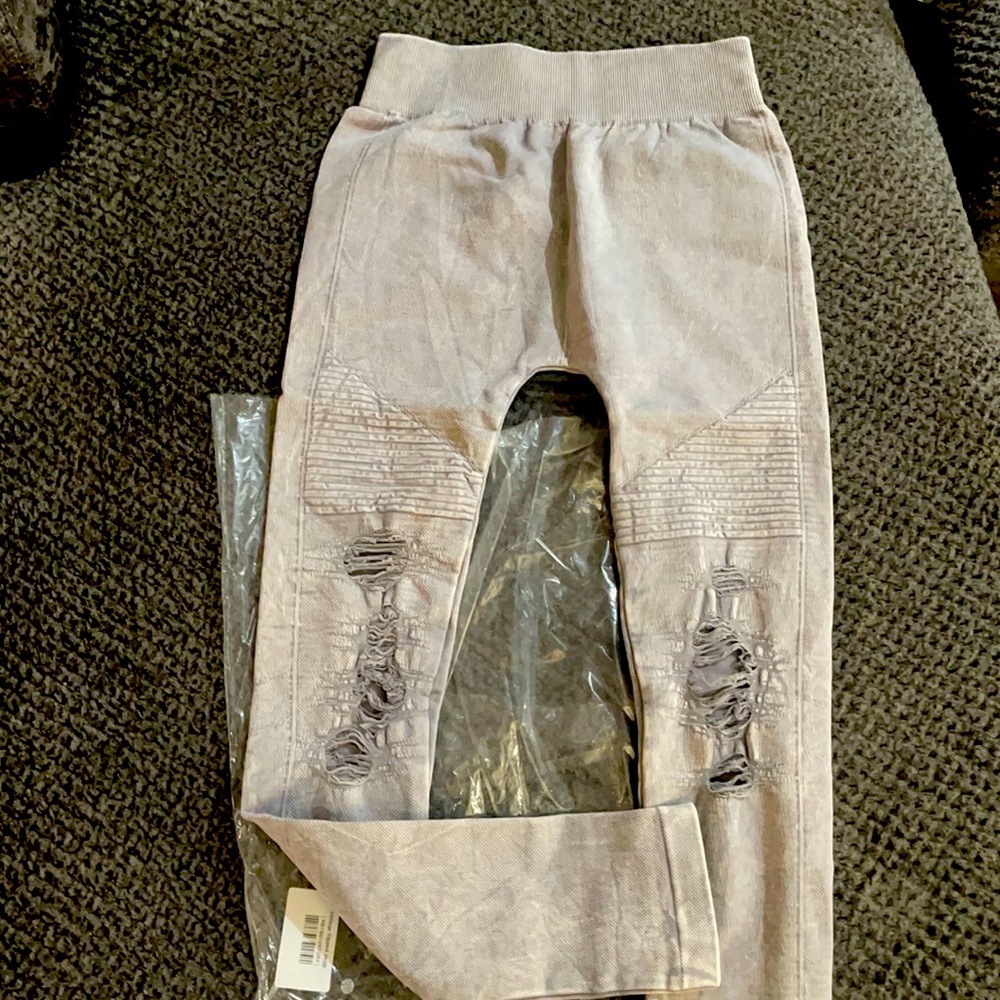 Moto “vintage” distressed leggings